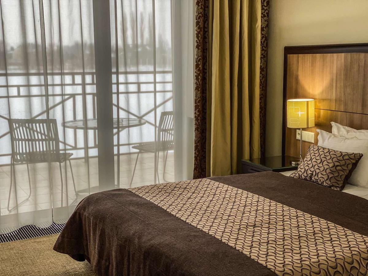 Park-Hotel Kidev Чубинское Экстерьер фото