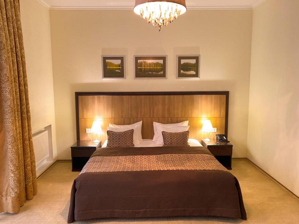 Park-Hotel Kidev Чубинское Экстерьер фото