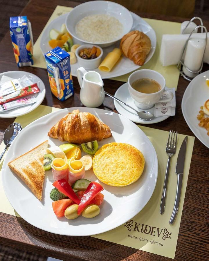 Park-Hotel Kidev Чубинское Экстерьер фото