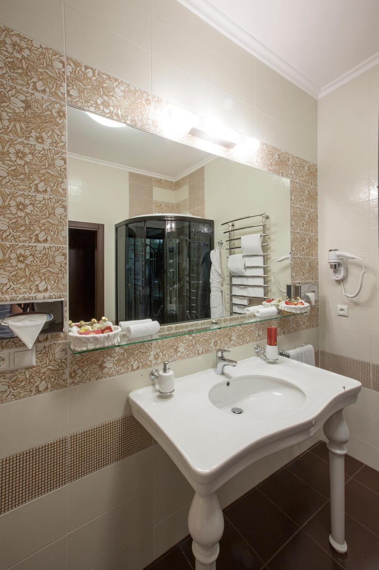 Park-Hotel Kidev Чубинское Экстерьер фото